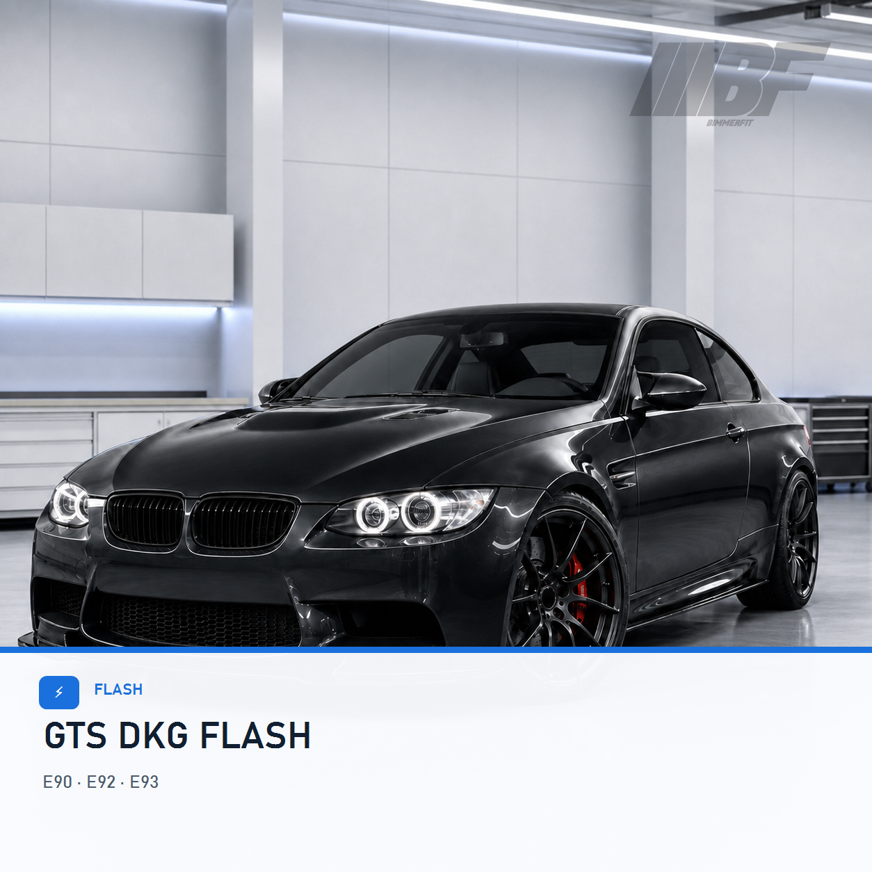 Schwarzer BMW M3 E92 im hellen Werkstattstudio