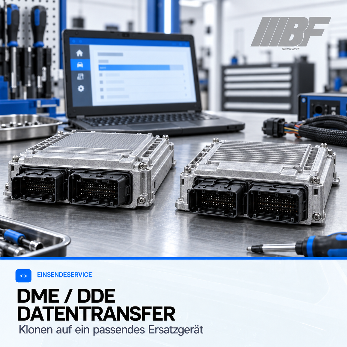 Illustration des Bimmerfit DME-/DDE-Datentransfers im Reparaturfall: zwei generische Motorsteuergeräte als Original und passendes Ersatzgerät auf einem Werkstatttisch.